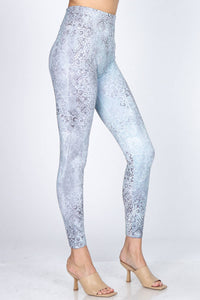 M.Rena Frosty Vintage Damask Wallpaper Frosty Blue Legging